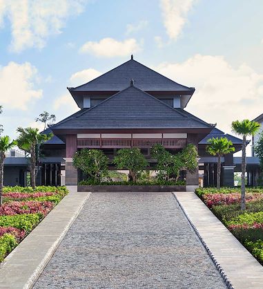 Renaissance Bali Nusa Dua Resort hotel entrance Balinese style
